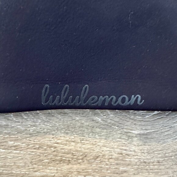 Lululemon- Seamless Black Full Coverage Wide Back Strap Adjustable Straps-  32 B - Picture 3 of 7